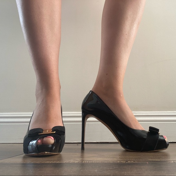 Ferragamo Nero Patent Pumps w/ Box - Picture 7 of 8